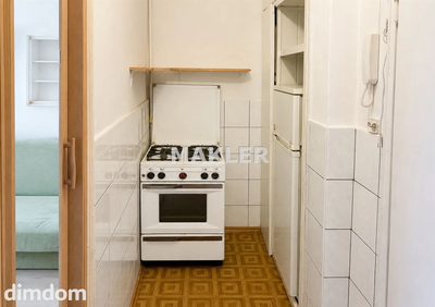 Biuro Nieruchomości MAKLER prezentuje na sprzedaż kawalerkę o powierzchni około 17 m², położoną na parterze kamienicy w ścisłym centrum Bydgoszczy. - 5
