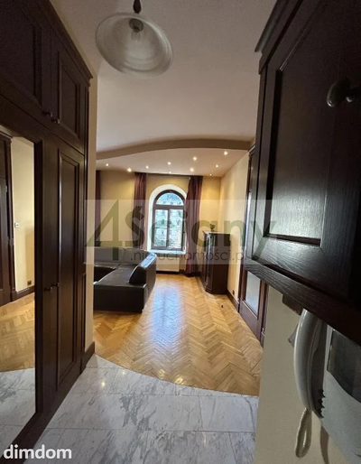Do sprzedaży  luksusowy apartament w starej kamienicy na ulicy Wspólnej, po gruntownym remoncie w 2006 r.