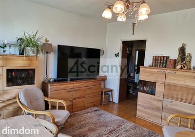 Mieszkanie o powierzchni 58,8 m2, położone na 3 ostatnim piętrze w bloku z 1988 roku . - 2