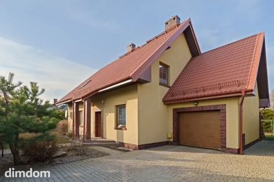 Bardzo zadbany, budowany dla siebie dom wolnostojący w Gowinie. Idealny dla osób, które szukają komfortowej, przemyślanej nieruchomości z dobrym dojazdem do aglomeracji, a jednocześnie z dala od wiel… - 5