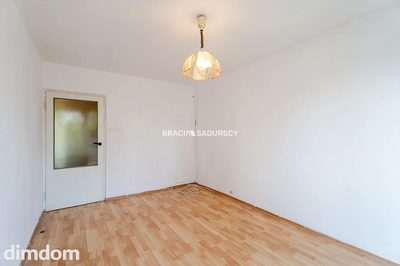 3 pok/ osobna kuchnia/ do remontu/ ul.Słomiana - 3