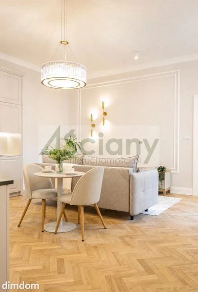 Do sprzedaży  samym sercu Śródmieścia Południowego, w przedwojennej kamienicy z 1927 roku, znajduje się wyjątkowe, 75-metrowy apartament po kompleksowym remoncie. To przestrzeń, w której klimat dawne…