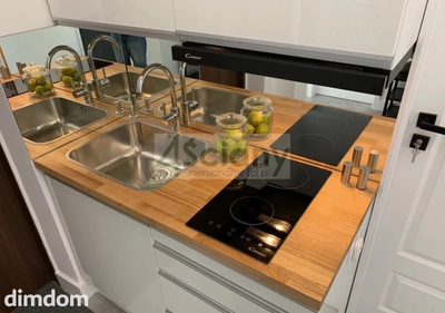 Mieszkanie o powierzchni 61 m², położone na 9 piętrze budynku z windą z 1987 roku . - 2