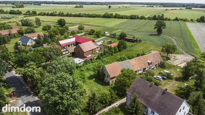 Działa z budynkiem gospodarczym Bożnów
