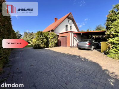 Przestronny dom rodzinny w otoczeniu zieleni