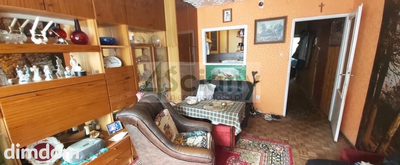 Mieszkanie 48.2 m znajduje się na 3 pietrze w 4 piętrowym bloku z 1967 roku . - 2