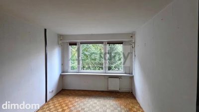 4-pokojowe mieszkanie 62.2m znajduje się na 2 piętrze w 4 piętrowym bloku z 1978 roku . - 4