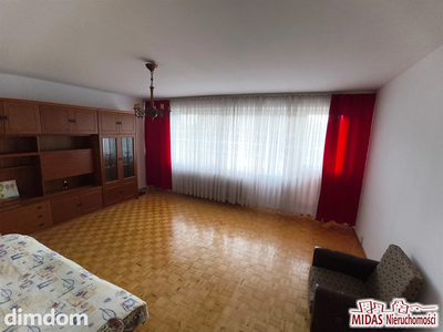 1 piętro 60,7m2, 3 pokoje, loggia ul.Broniewskiego
